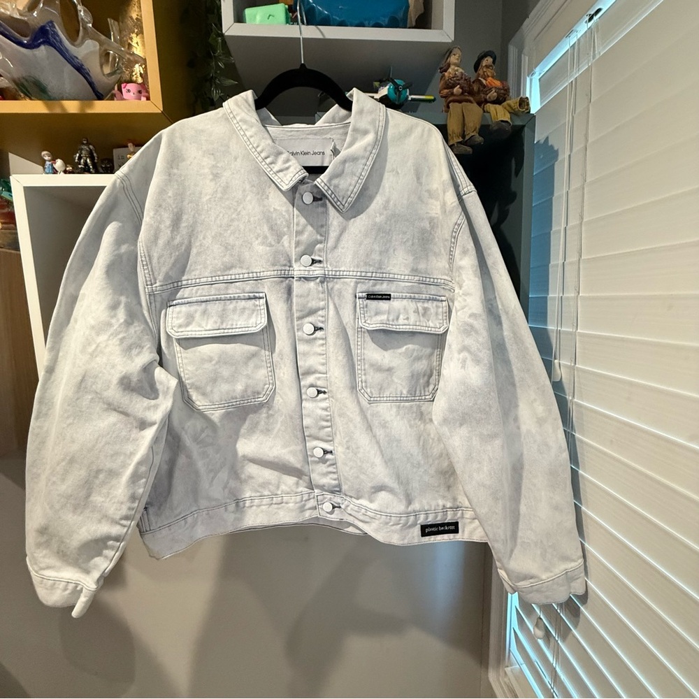 Calvin Klein‎ Iconic Relaxed-Fit Utility
Trucker Jacket Tie DyeDenim Jacket